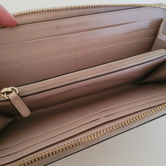 MICHAEL KORS Pink Star Leather Zip Around Wallet Large Clutch 8x4 Logo Classic - Picture 4 of 11